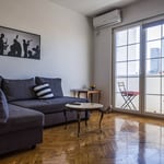 Alquiler de un elegante apartamento de 2 habitaciones, 54 m², cerca del centro de Belgrado, Serbia